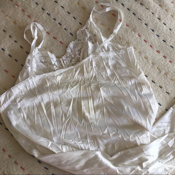 🧿Simple White Lingerie - Picture 2 of 5